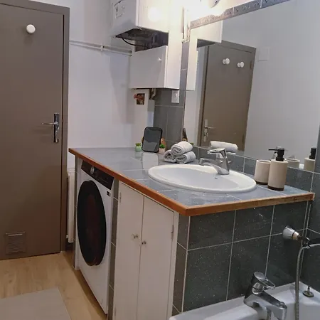 2 Avec Parking Apartmán *